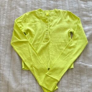 Skims yellow top